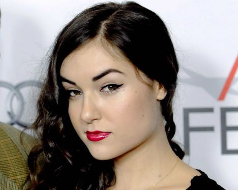 Sasha Grey, Mantan Bintang Porno Reli Mobil Keliling Rusia